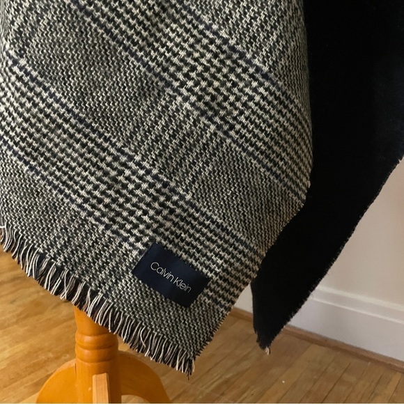 NWT Calvin Klein Houndstooth Plaid Black White Shawl Cape Poncho Ruana One Size - Picture 5 of 6